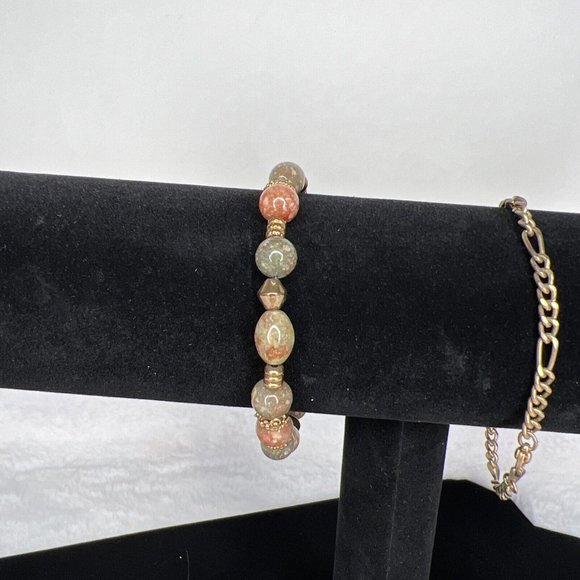 2 Women Bracelets Beaded and Chain Gold Tone Jewelry - Picture 2 of 10